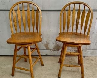 HALF OFF !  $15.00 NOW, WAS $30.00...........Pair of Swivel Kitchen Stools (T243)