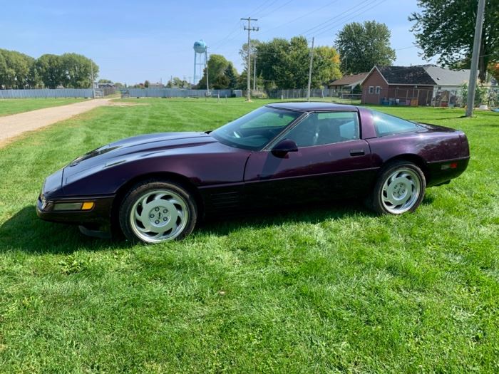 REDUCED!  $6,200.00 now, was $7,900.00..............1992 Corvette Coupe, Low Mileage, Good Running Condition, New Tires, New Battery, Salvaged Title, Appraisal Available