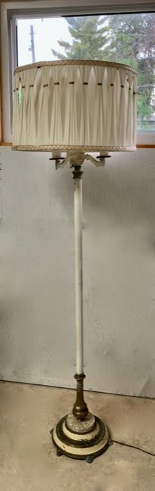 CLEARANCE  !  $4.00 NOW, WAS $12.00.........Vintage Floor Lamp (M272)