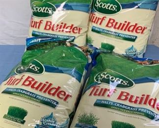 REDUCED!  $33.75 NOW, WAS $45.00...............4 New Bags, 13.35 lbs Scotts Turf Builder (M273)