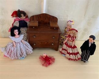 CLEARANCE !  $4.00 NOW, WAS $14.00...............Dolls and Doll Dresser (M261)