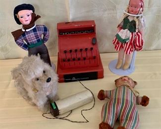CLEARANCE  !  $4.00 NOW, WAS $14.00.............Vintage Dolls, Cash Register as is (M262)