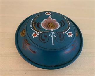 CLEARANCE  !  $6.00 NOW, WAS $20.00..........Rosemaling Box (M251)