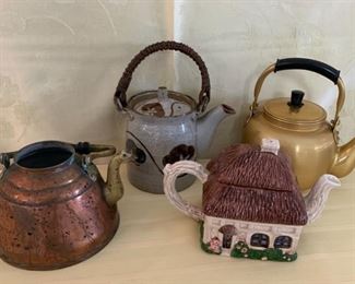 HALF OFF !  $6.00 NOW, WAS $12.00..........Teapots as is lot (M245)