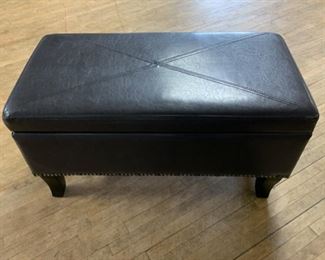 HALF OFF !  $15.00 NOW, WAS $30.00..........Storage Bench 32" x 15", 17" tall (T250)