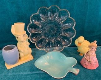 HALF OFF !  $6.00 NOW, WAS $12.00............Vintage Glassware, Deviled Egg Platter, Bunny has hairline crack, figure as is (M326)