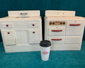 1950's Sam Pego Toy Tin Sink and Stove Set, very good condition 15" tall (M324)