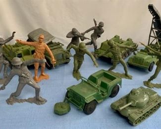 HALF OFF !  $20.00 NOW, WAS $40.00................Louis Marx Plastic Toy Army Figures and Trucks (C064)