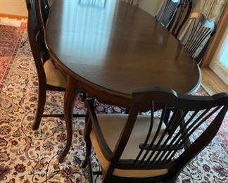 $200.00...........Beautiful Table, 6 Chairs , 2 Leaves BLOW OUT PRICE!!! MUST BE PICKED UP BY WEDNESDAY
