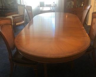 DINNING ROOM TABLE AND CHAIRS
