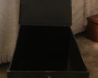 Metal strong box