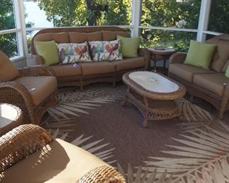 Like new wicker patio set