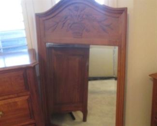 Ethan Allen Mirror goes with Dresser