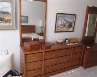 Lane 9-Drawer Dresser/Mirror
