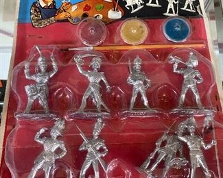 Vintage West Germany Plastic Knight Set on Card(Jean)