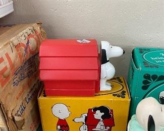 1969 Snoopy and Doghouse Avon(MIB)