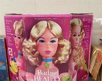 1977 Mattel Barbie Beauty Center