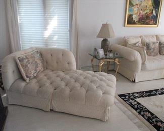 Beautiful Levitz Gently Used Classic House Signature Collection Living Room Suite