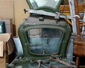 Antique Detroit Automatic Scale Company Balance Scale, Pat. Date 1907, With Glass Tray And Assorted Weights