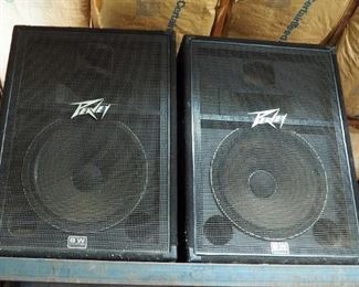 Peavey International HC 118 3 Way Speakers, Qty 2, Max Power 700 Watt, 36" x 26" x 20"