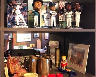 Mariners bobble heads with boxes, assorted tchotchkes