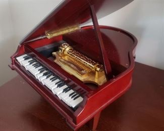 Mr. Christmas grand piano music box