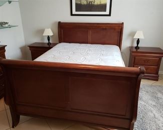 Queen bed and nightstands