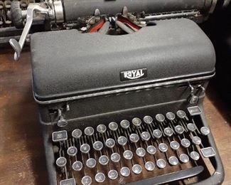 Royal Antique Typewriter 
