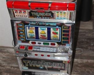 THUNDER  SLOT MACHINE