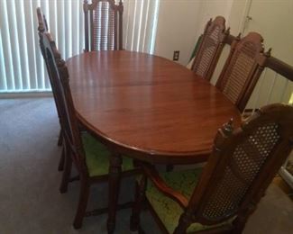 Vintage Thomasville Dining Table w/6 Chairs $100.00