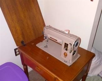 Vintage 1950s Singer Sewing Machine $100.00