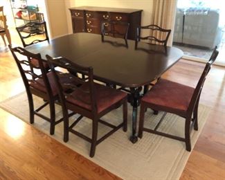 MAHOGANY DINING ROOM TABLE w/6 CHAIRS
