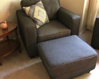 GRAY HOUNDSTOOTH CHAIR & OTTOMAN