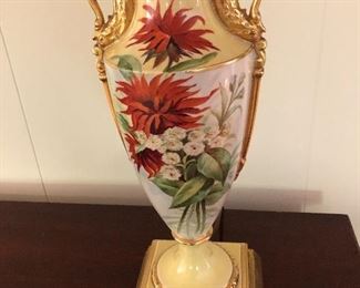 DETAIL OF HAND PAINTED FLORAL ANTIQUE LAMP WITH GOLD BASE & TRIM