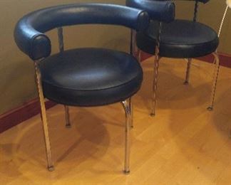 FOUR MID-CENTURY CHAIRS 