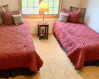 twin bed sets - comforter & 3 pillows $24ea