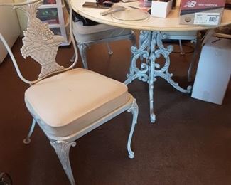 Vintage White Wrought Iron Table & 4 chairs set.