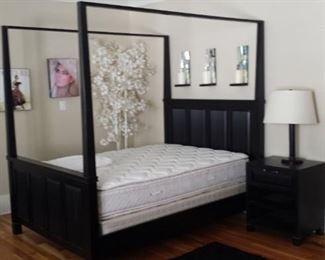 queen sized black 4 poster bed