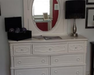 Dresser /mirror combination