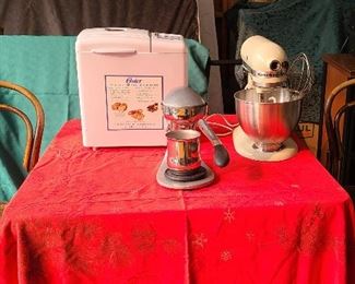Kitchenaid mixer and other kitchen items