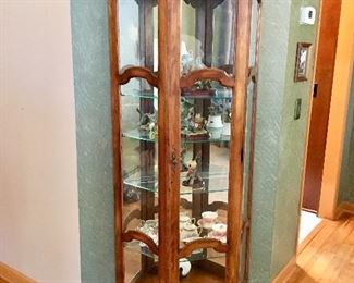 Lighted Curio with Key 