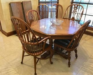 Ethan Allen with 6 Chairs and 2 Extensions 