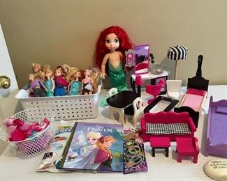 Dolls - Doll Furniture 