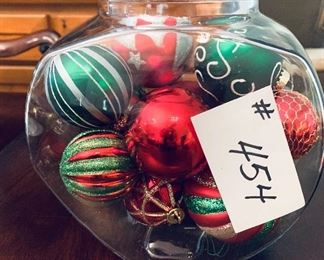 Fish bowl and approx 12 ornaments 
$10