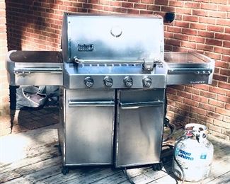#499- WEBER GAS GRILL 
side burner.  $300 
All cleaned up for your football cookouts.
It works!! Propane tank not included. 

