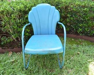 Turquoise Vintage Clamshell Lawn Chair 