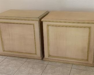 2pc Hand Carved Mexican MCM End Tables/Nightstands PAIR	25x20x28in	HxWxD