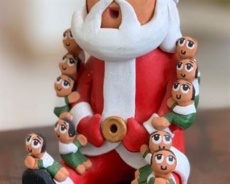 Native American Pottery Storyteller Santa Ramey 10 Babies 9x6x6in HxWxD