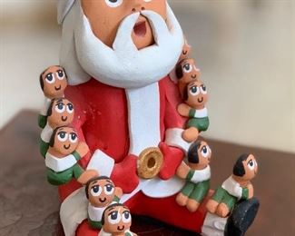 Native American Pottery Storyteller Santa Ramey 10 Babies 9x6x6in HxWxD