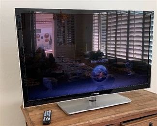 Samsung 46IN 1080P HD TV UN46C6400RFXZA 28X43X11in HxWxD